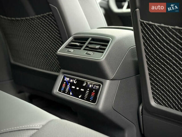 Синий Ауди Q8 Sportback e-tron, объемом двигателя 0 л и пробегом 17 тыс. км за 58868 $, фото 79 на Automoto.ua