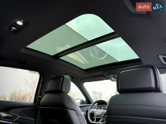 Синий Ауди Q8 Sportback e-tron, объемом двигателя 0 л и пробегом 17 тыс. км за 58868 $, фото 80 на Automoto.ua