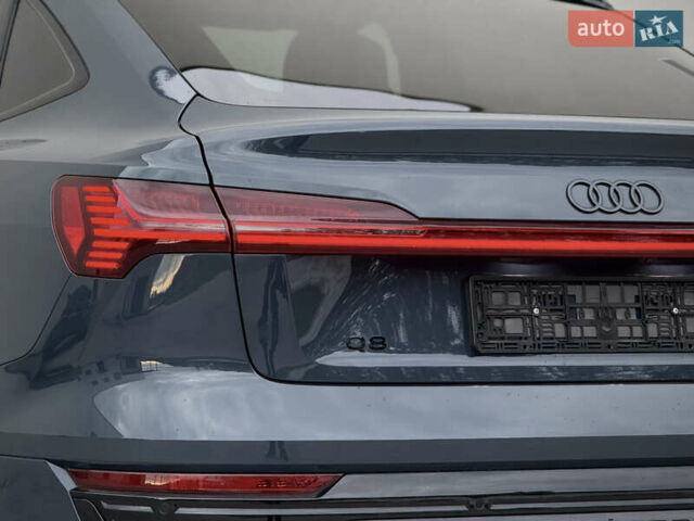 Синий Ауди Q8 Sportback e-tron, объемом двигателя 0 л и пробегом 17 тыс. км за 58868 $, фото 40 на Automoto.ua
