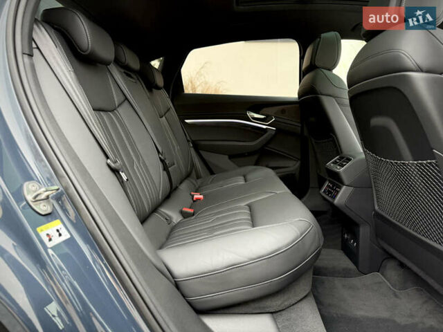 Синий Ауди Q8 Sportback e-tron, объемом двигателя 0 л и пробегом 17 тыс. км за 58868 $, фото 78 на Automoto.ua