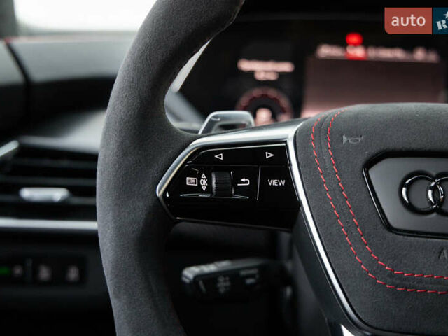 Белый Ауди RS e-tron GT, объемом двигателя 0 л и пробегом 71 тыс. км за 62500 $, фото 14 на Automoto.ua