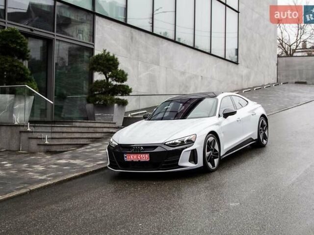Белый Ауди RS e-tron GT, объемом двигателя 0 л и пробегом 11 тыс. км за 74900 $, фото 8 на Automoto.ua