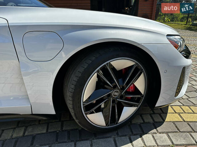 Белый Ауди RS e-tron GT, объемом двигателя 0 л и пробегом 31 тыс. км за 71000 $, фото 6 на Automoto.ua