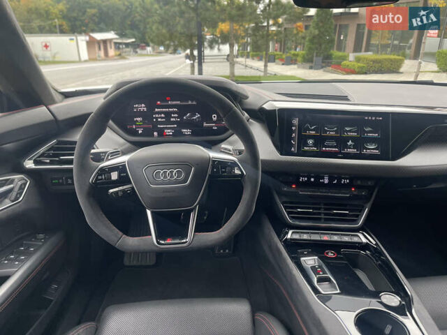 Белый Ауди RS e-tron GT, объемом двигателя 0 л и пробегом 49 тыс. км за 59999 $, фото 40 на Automoto.ua
