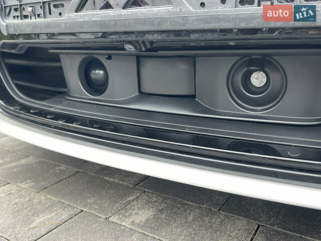 Белый Ауди RS e-tron GT, объемом двигателя 0 л и пробегом 49 тыс. км за 59999 $, фото 29 на Automoto.ua