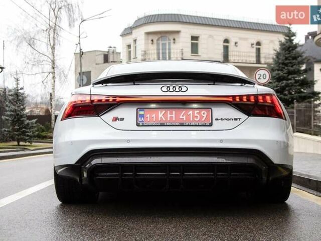 Белый Ауди RS e-tron GT, объемом двигателя 0 л и пробегом 11 тыс. км за 74900 $, фото 11 на Automoto.ua