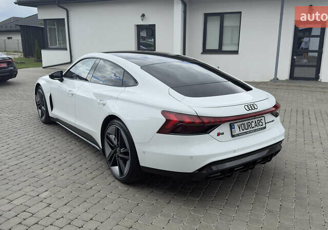 Белый Ауди RS e-tron GT, объемом двигателя 0 л и пробегом 71 тыс. км за 62500 $, фото 3 на Automoto.ua