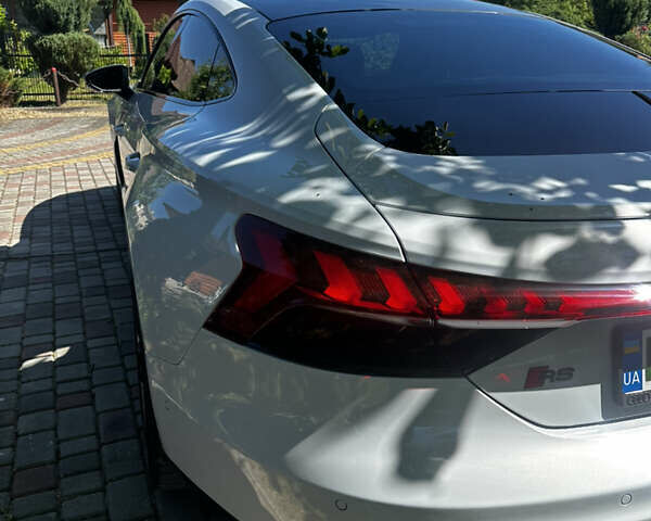 Белый Ауди RS e-tron GT, объемом двигателя 0 л и пробегом 31 тыс. км за 71000 $, фото 30 на Automoto.ua