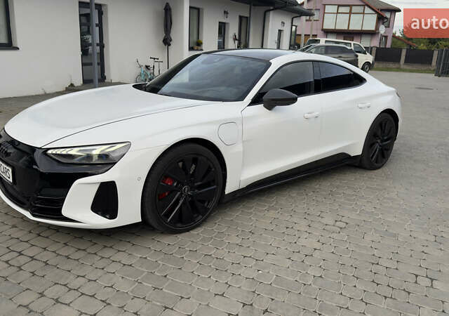 Білий Ауді RS e-tron GT, об'ємом двигуна 0 л та пробігом 52 тис. км за 63500 $, фото 1 на Automoto.ua