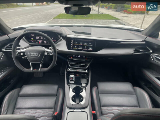 Белый Ауди RS e-tron GT, объемом двигателя 0 л и пробегом 49 тыс. км за 59999 $, фото 38 на Automoto.ua