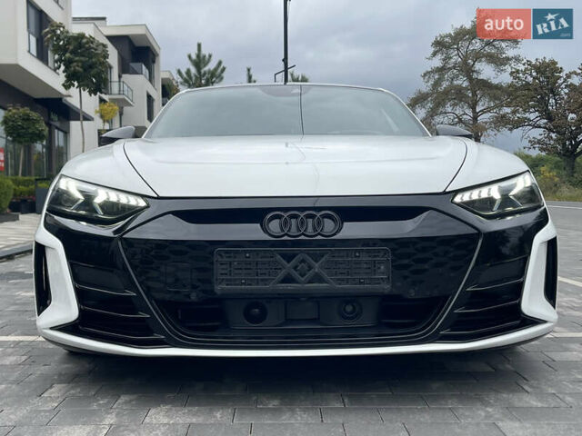 Белый Ауди RS e-tron GT, объемом двигателя 0 л и пробегом 49 тыс. км за 59999 $, фото 14 на Automoto.ua