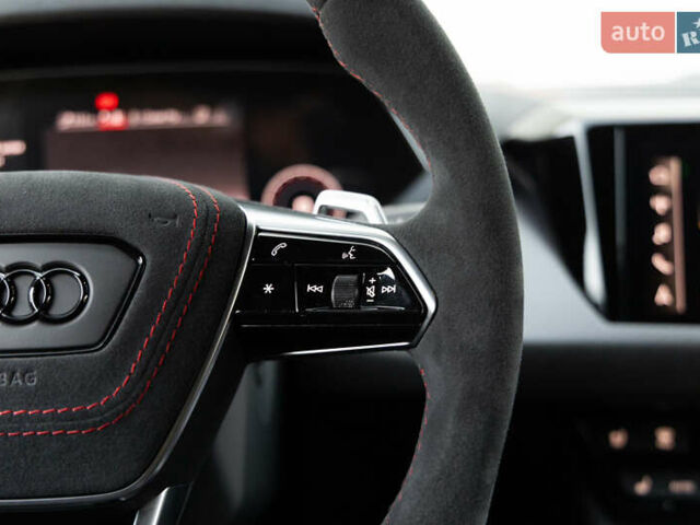 Белый Ауди RS e-tron GT, объемом двигателя 0 л и пробегом 71 тыс. км за 62500 $, фото 15 на Automoto.ua