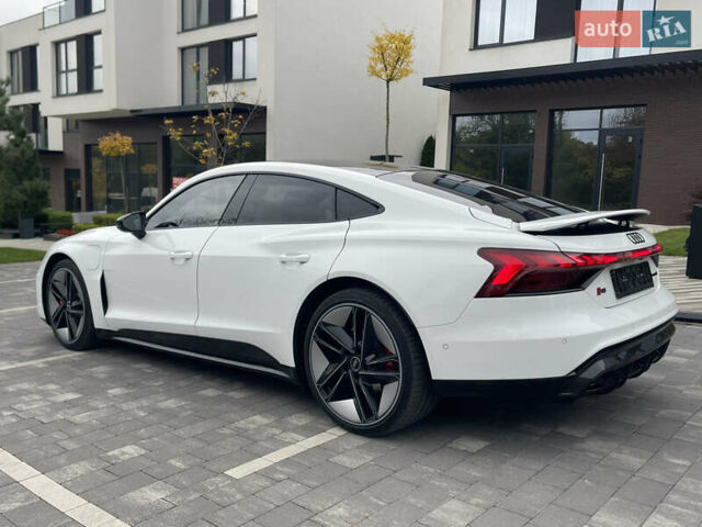 Белый Ауди RS e-tron GT, объемом двигателя 0 л и пробегом 49 тыс. км за 59999 $, фото 8 на Automoto.ua