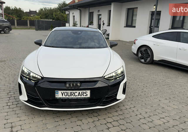 Белый Ауди RS e-tron GT, объемом двигателя 0 л и пробегом 76 тыс. км за 59500 $, фото 2 на Automoto.ua