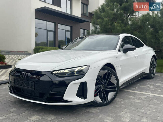 Белый Ауди RS e-tron GT, объемом двигателя 0 л и пробегом 49 тыс. км за 59999 $, фото 1 на Automoto.ua