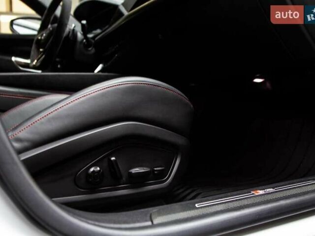 Белый Ауди RS e-tron GT, объемом двигателя 0 л и пробегом 11 тыс. км за 74900 $, фото 15 на Automoto.ua