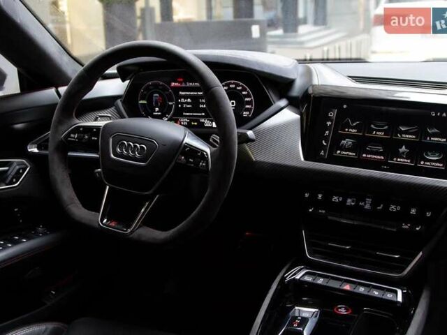 Белый Ауди RS e-tron GT, объемом двигателя 0 л и пробегом 11 тыс. км за 74900 $, фото 25 на Automoto.ua