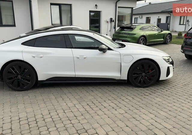 Белый Ауди RS e-tron GT, объемом двигателя 0 л и пробегом 76 тыс. км за 59500 $, фото 3 на Automoto.ua