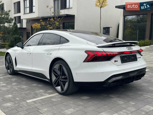 Белый Ауди RS e-tron GT, объемом двигателя 0 л и пробегом 49 тыс. км за 59999 $, фото 9 на Automoto.ua