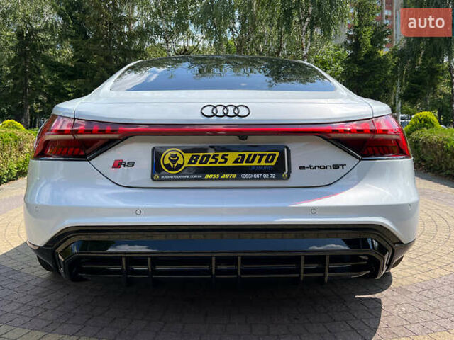 Белый Ауди RS e-tron GT, объемом двигателя 0 л и пробегом 34 тыс. км за 64999 $, фото 5 на Automoto.ua