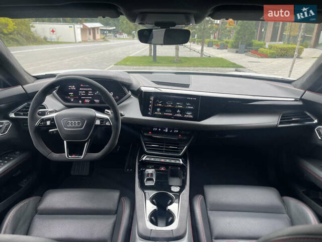 Белый Ауди RS e-tron GT, объемом двигателя 0 л и пробегом 49 тыс. км за 59999 $, фото 37 на Automoto.ua