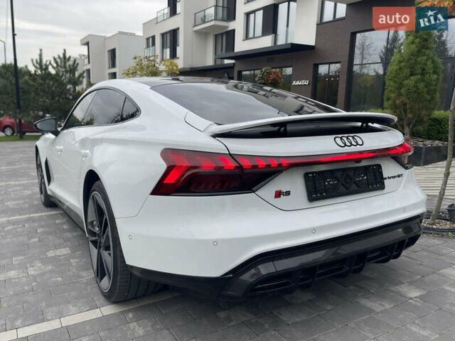 Белый Ауди RS e-tron GT, объемом двигателя 0 л и пробегом 49 тыс. км за 59999 $, фото 21 на Automoto.ua