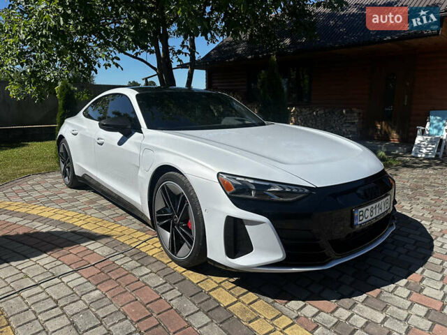 Белый Ауди RS e-tron GT, объемом двигателя 0 л и пробегом 31 тыс. км за 71000 $, фото 1 на Automoto.ua