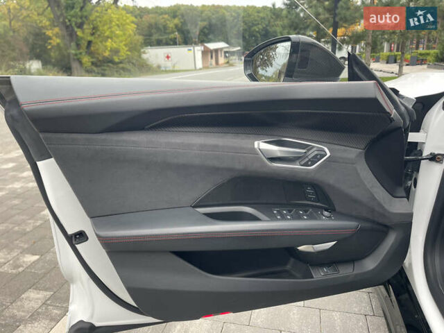 Белый Ауди RS e-tron GT, объемом двигателя 0 л и пробегом 49 тыс. км за 59999 $, фото 30 на Automoto.ua