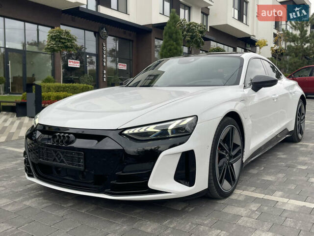 Белый Ауди RS e-tron GT, объемом двигателя 0 л и пробегом 49 тыс. км за 59999 $, фото 11 на Automoto.ua