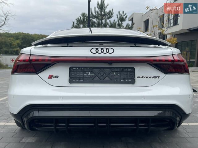 Белый Ауди RS e-tron GT, объемом двигателя 0 л и пробегом 49 тыс. км за 59999 $, фото 15 на Automoto.ua