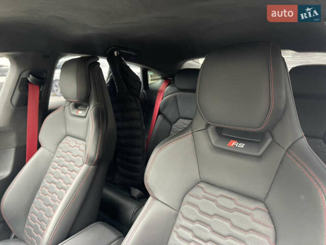 Белый Ауди RS e-tron GT, объемом двигателя 0 л и пробегом 49 тыс. км за 59999 $, фото 35 на Automoto.ua