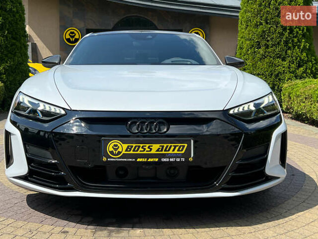 Белый Ауди RS e-tron GT, объемом двигателя 0 л и пробегом 34 тыс. км за 64999 $, фото 1 на Automoto.ua