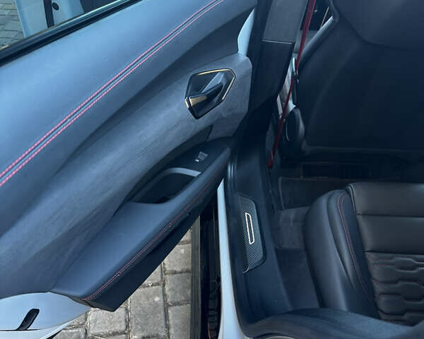 Белый Ауди RS e-tron GT, объемом двигателя 0 л и пробегом 31 тыс. км за 71000 $, фото 42 на Automoto.ua