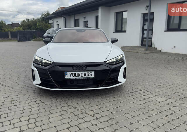 Белый Ауди RS e-tron GT, объемом двигателя 0 л и пробегом 71 тыс. км за 62500 $, фото 4 на Automoto.ua
