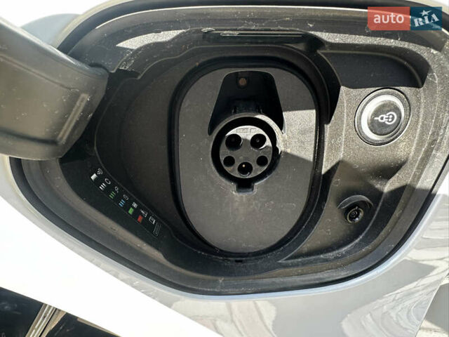 Белый Ауди RS e-tron GT, объемом двигателя 0 л и пробегом 31 тыс. км за 71000 $, фото 8 на Automoto.ua