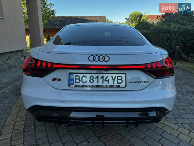 Белый Ауди RS e-tron GT, объемом двигателя 0 л и пробегом 31 тыс. км за 71000 $, фото 49 на Automoto.ua