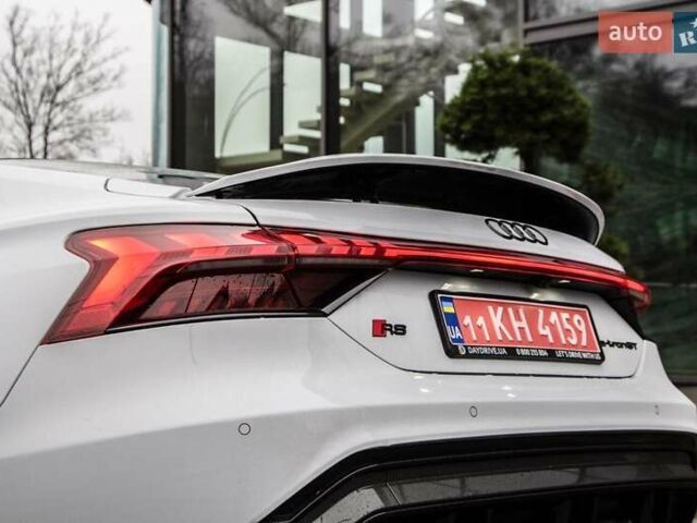 Белый Ауди RS e-tron GT, объемом двигателя 0 л и пробегом 11 тыс. км за 74900 $, фото 4 на Automoto.ua