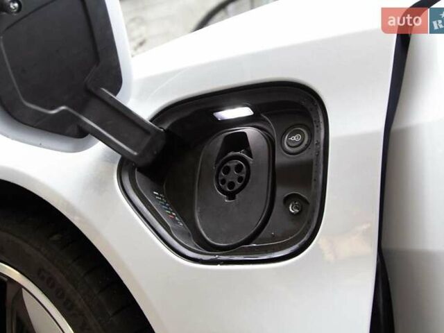 Белый Ауди RS e-tron GT, объемом двигателя 0 л и пробегом 11 тыс. км за 74900 $, фото 39 на Automoto.ua
