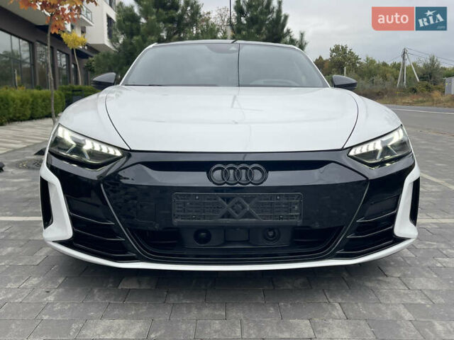 Белый Ауди RS e-tron GT, объемом двигателя 0 л и пробегом 49 тыс. км за 59999 $, фото 13 на Automoto.ua