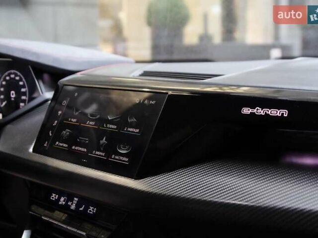 Белый Ауди RS e-tron GT, объемом двигателя 0 л и пробегом 11 тыс. км за 74900 $, фото 32 на Automoto.ua