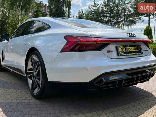 Белый Ауди RS e-tron GT, объемом двигателя 0 л и пробегом 34 тыс. км за 64999 $, фото 4 на Automoto.ua