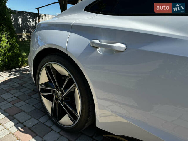 Белый Ауди RS e-tron GT, объемом двигателя 0 л и пробегом 31 тыс. км за 71000 $, фото 7 на Automoto.ua