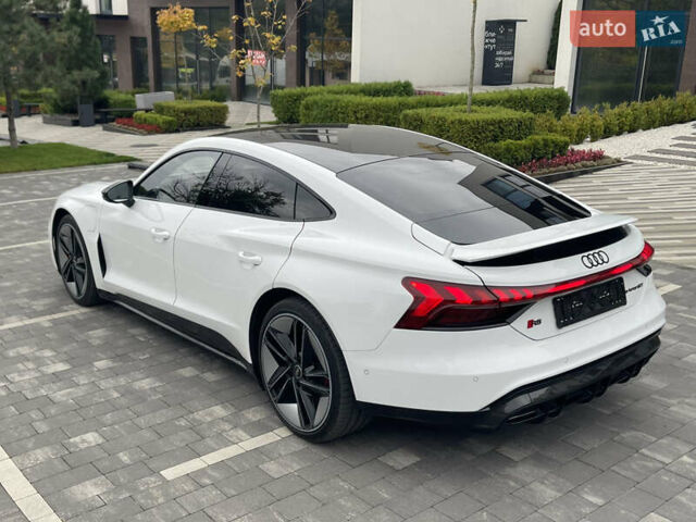 Белый Ауди RS e-tron GT, объемом двигателя 0 л и пробегом 49 тыс. км за 59999 $, фото 10 на Automoto.ua