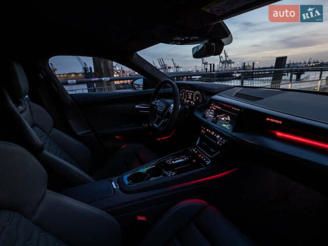 Белый Ауди RS e-tron GT, объемом двигателя 0 л и пробегом 49 тыс. км за 59999 $, фото 58 на Automoto.ua