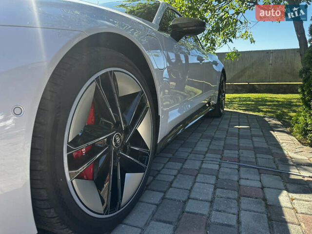 Белый Ауди RS e-tron GT, объемом двигателя 0 л и пробегом 31 тыс. км за 71000 $, фото 32 на Automoto.ua