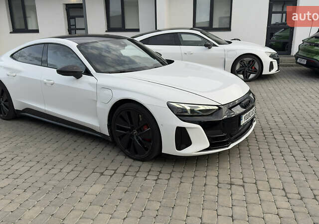 Белый Ауди RS e-tron GT, объемом двигателя 0 л и пробегом 76 тыс. км за 59500 $, фото 1 на Automoto.ua