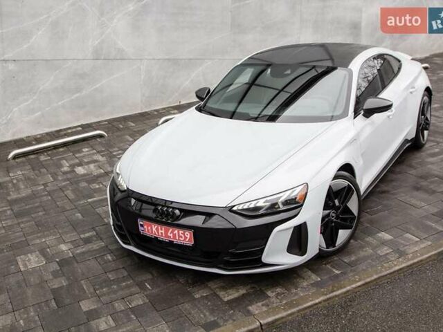 Белый Ауди RS e-tron GT, объемом двигателя 0 л и пробегом 11 тыс. км за 74900 $, фото 10 на Automoto.ua