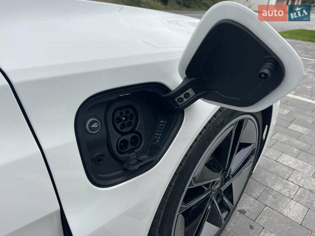 Белый Ауди RS e-tron GT, объемом двигателя 0 л и пробегом 49 тыс. км за 59999 $, фото 28 на Automoto.ua