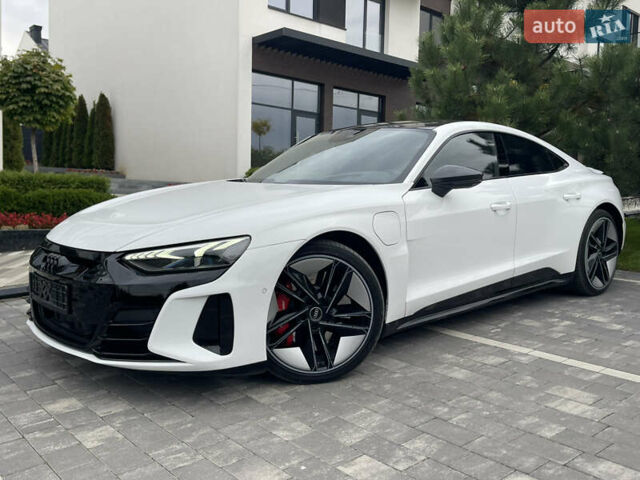 Белый Ауди RS e-tron GT, объемом двигателя 0 л и пробегом 49 тыс. км за 59999 $, фото 4 на Automoto.ua