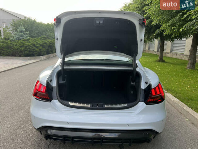 Белый Ауди RS e-tron GT, объемом двигателя 0 л и пробегом 29 тыс. км за 71800 $, фото 7 на Automoto.ua